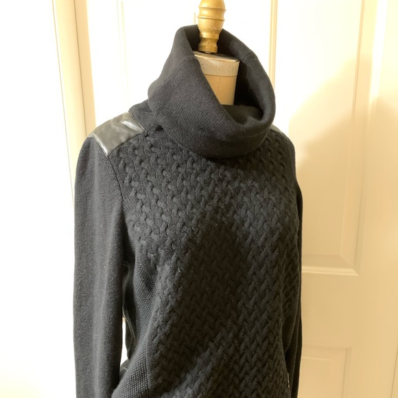 BEAUTIFUL Black wool/cashmere turtleneck with leather trim - Picture 2 of 2